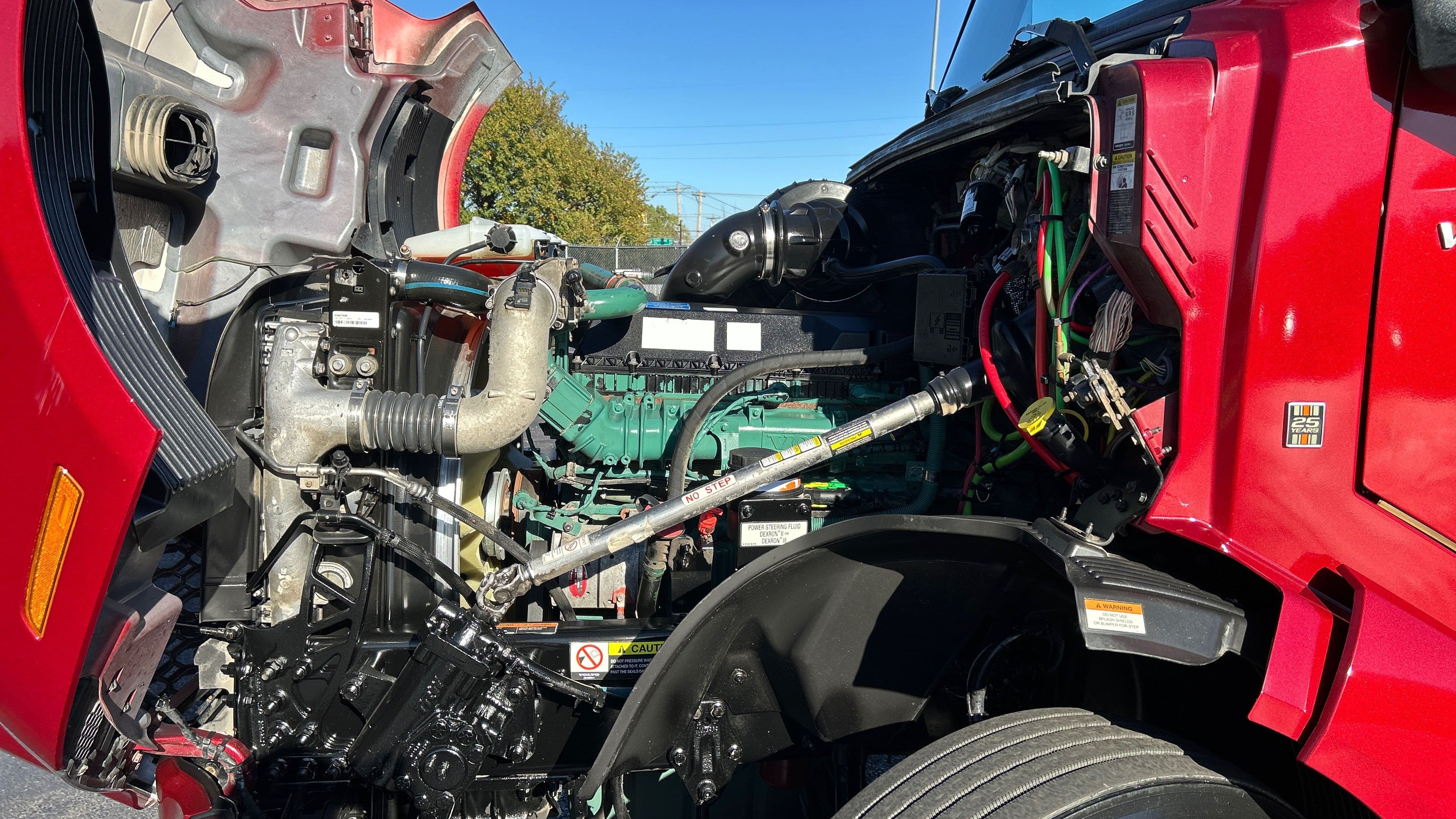 2022 Volvo VNL64T300 image 5