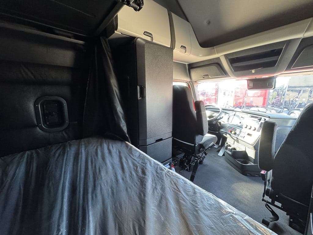 Used 2023 FREIGHTLINER PT126064ST image 25
