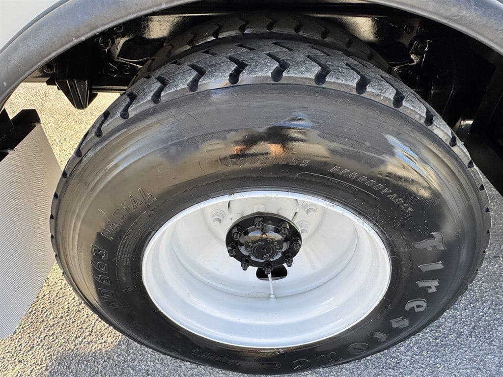 2015 Freightliner M2 106 image 31