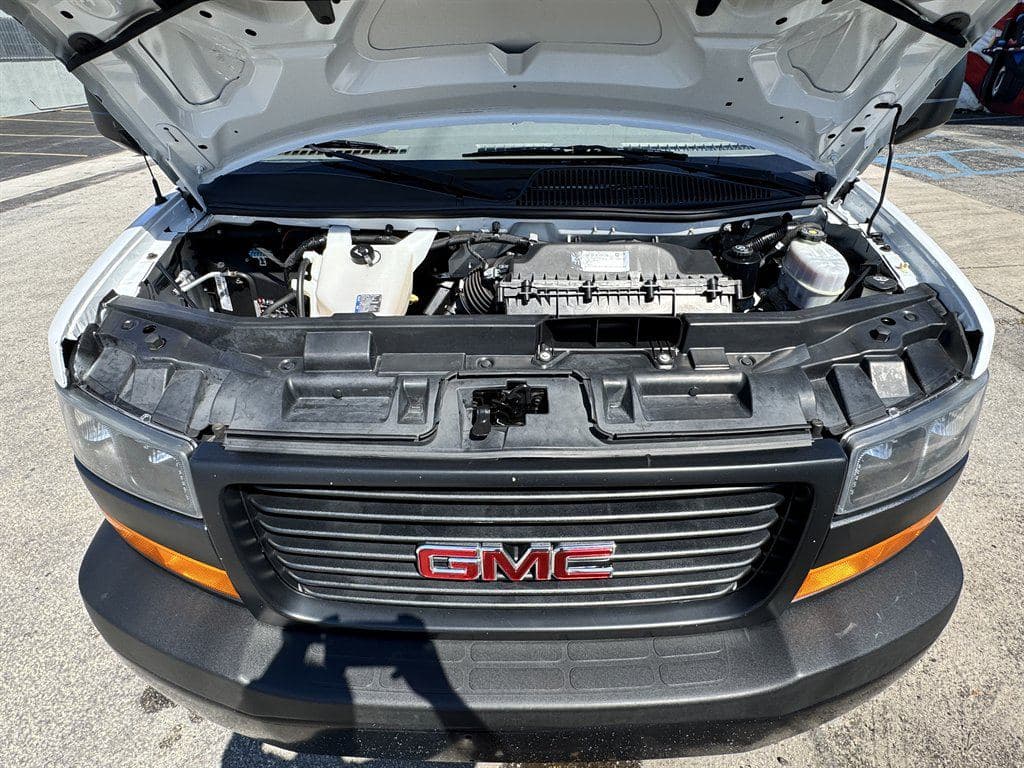 2021 GMC Commercial Vans image 30