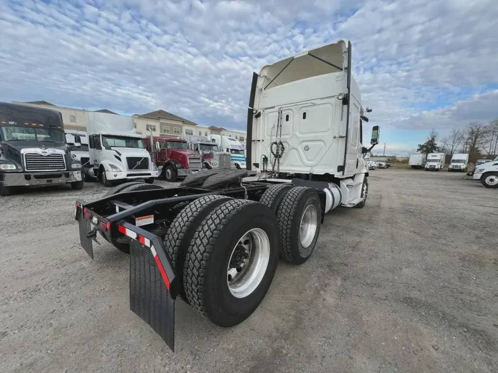 2019 Freightliner Cascadia 113 image 9