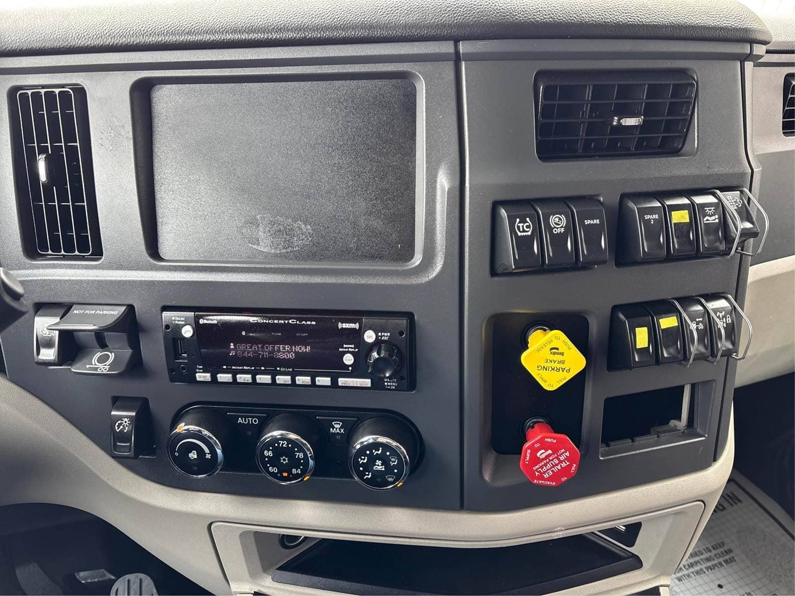2023 Peterbilt 579 image 10