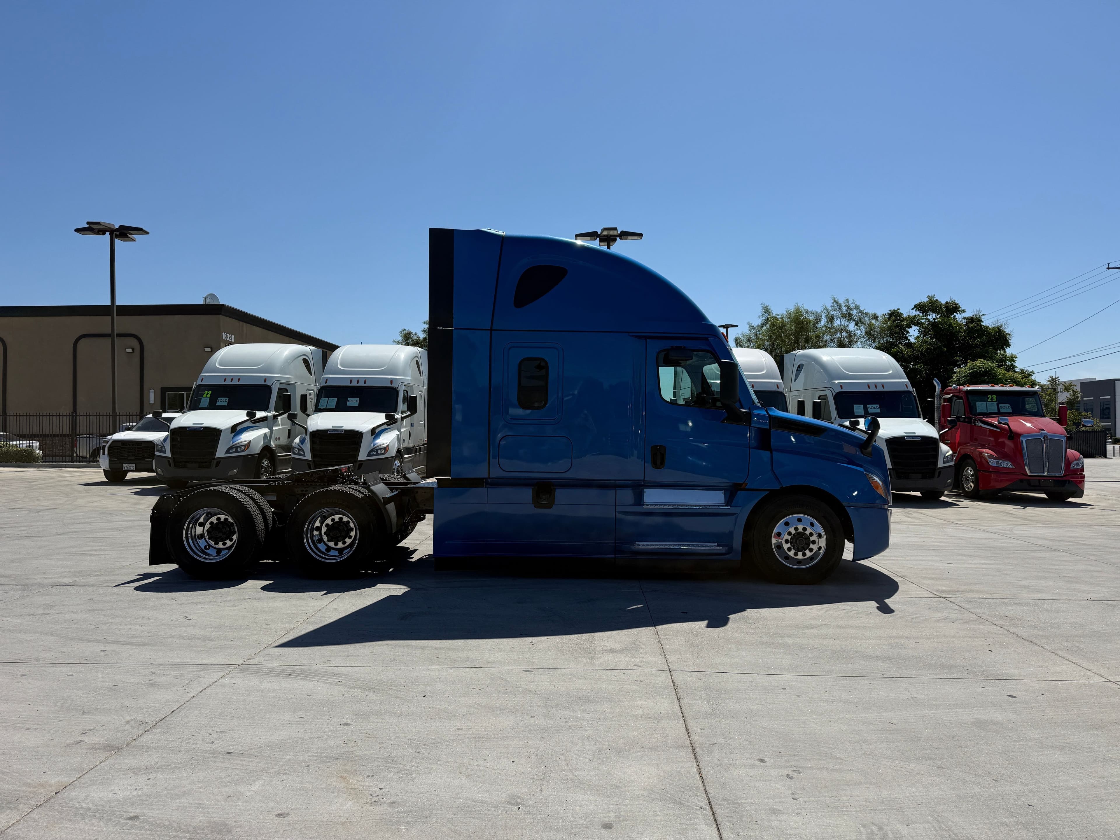 2022 Freightliner Cascadia 126 image 4