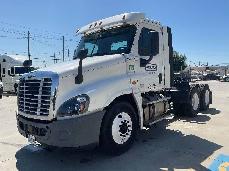 2018 Freightliner Cascadia image 2