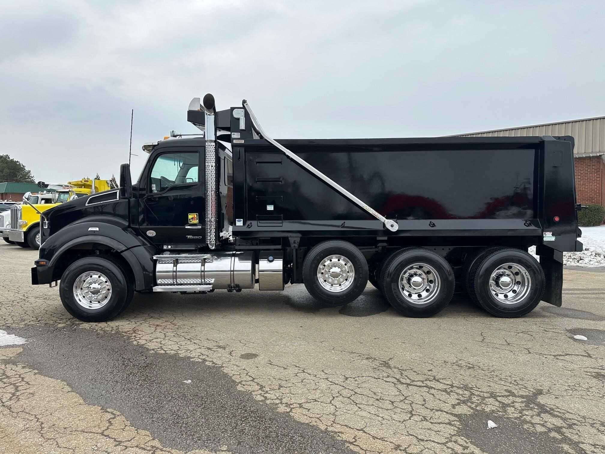 2023 Kenworth T880 image 4