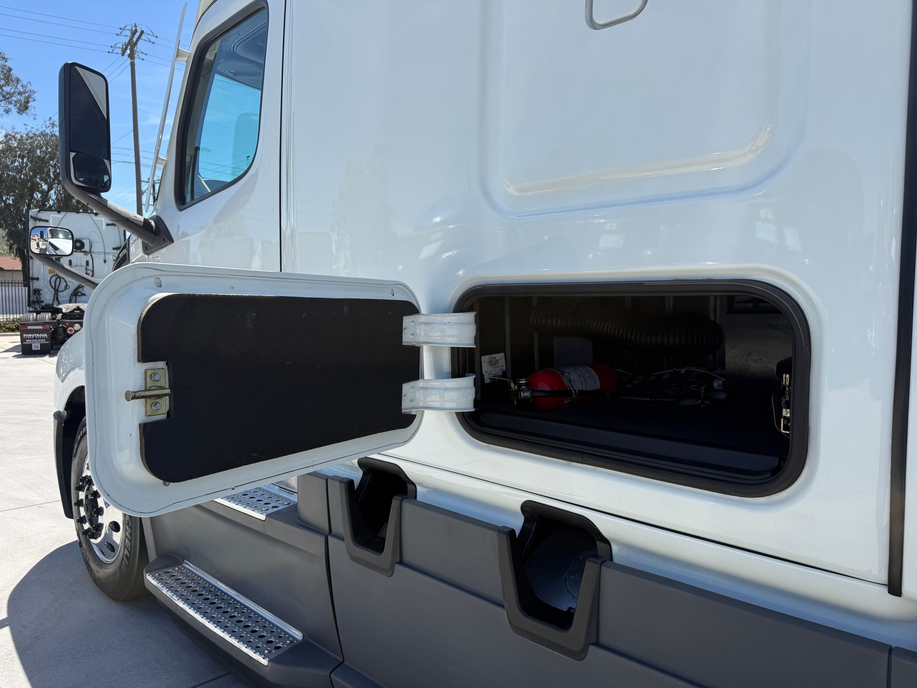2021 Freightliner Cascadia 126 image 9