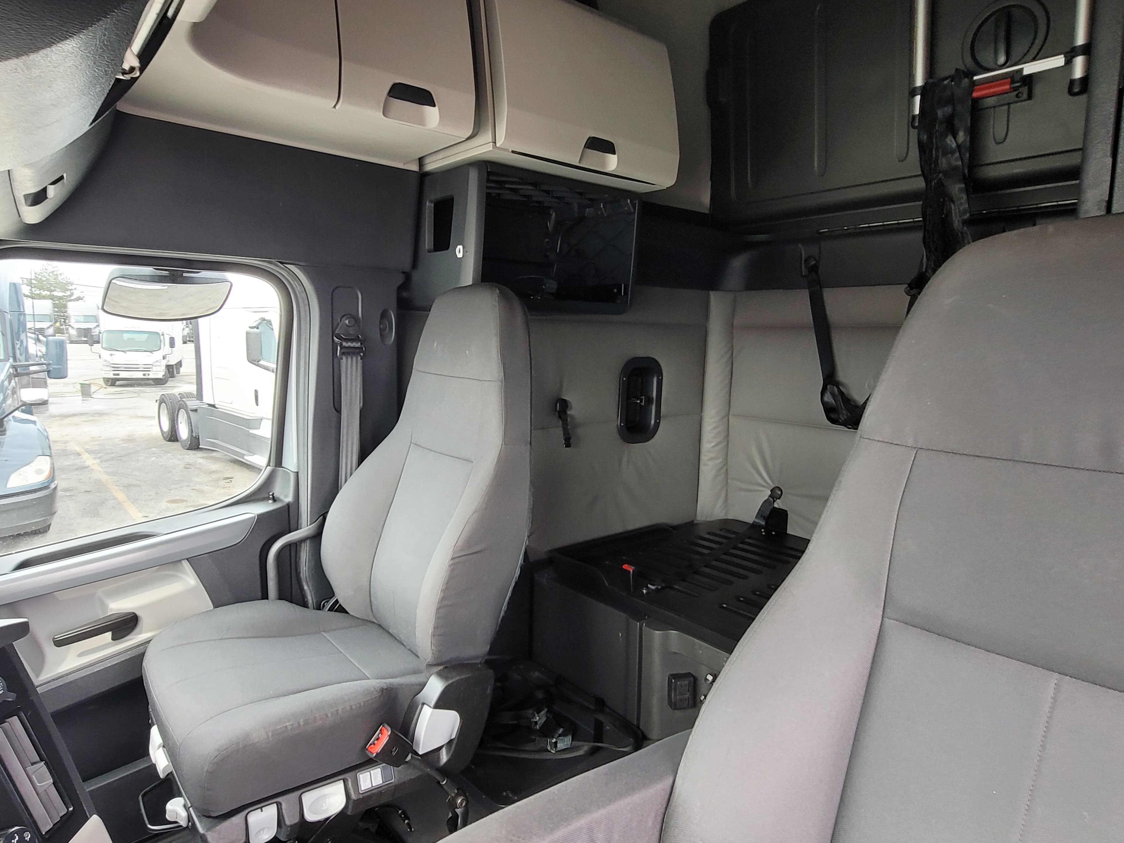 2022 Freightliner Cascadia 126 image 8