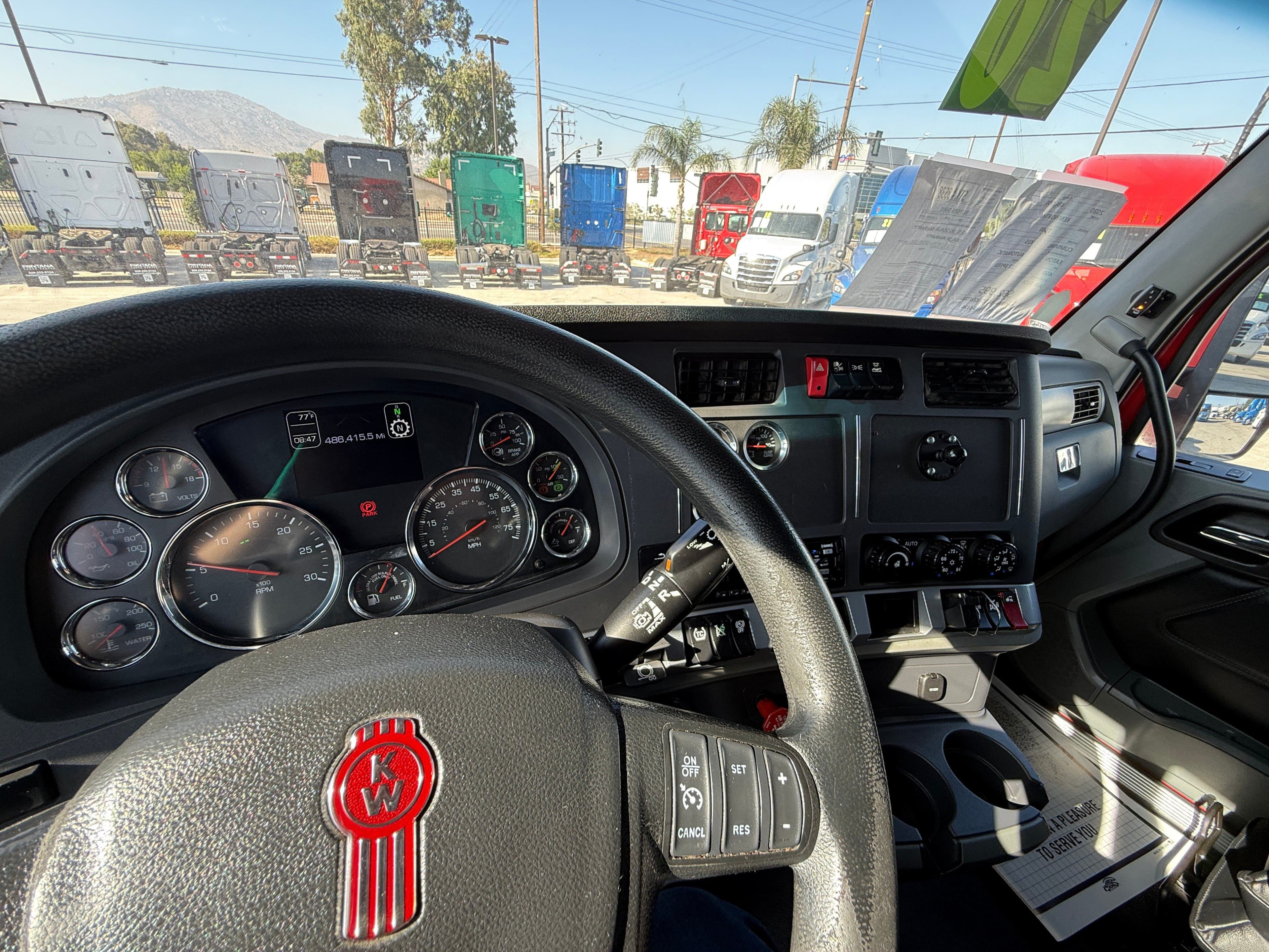 2020 Kenworth T680 image 25