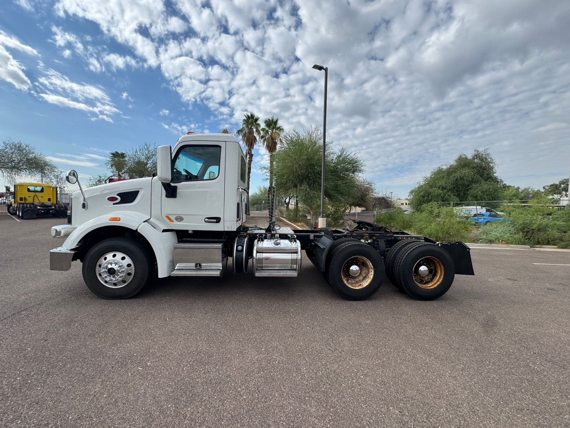 2020 Peterbilt 567 image 7