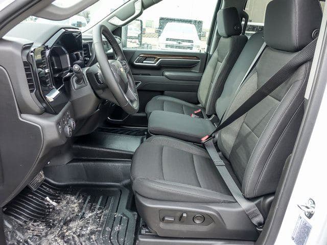 2026 Chevrolet Silverado 3500HD LT image 9