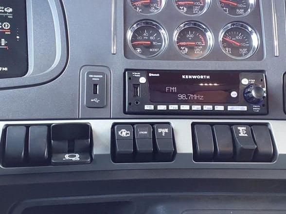2025 Kenworth T880 image 17