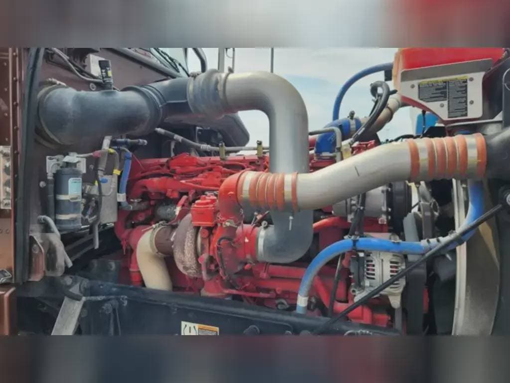 2023 Peterbilt 389 image 4