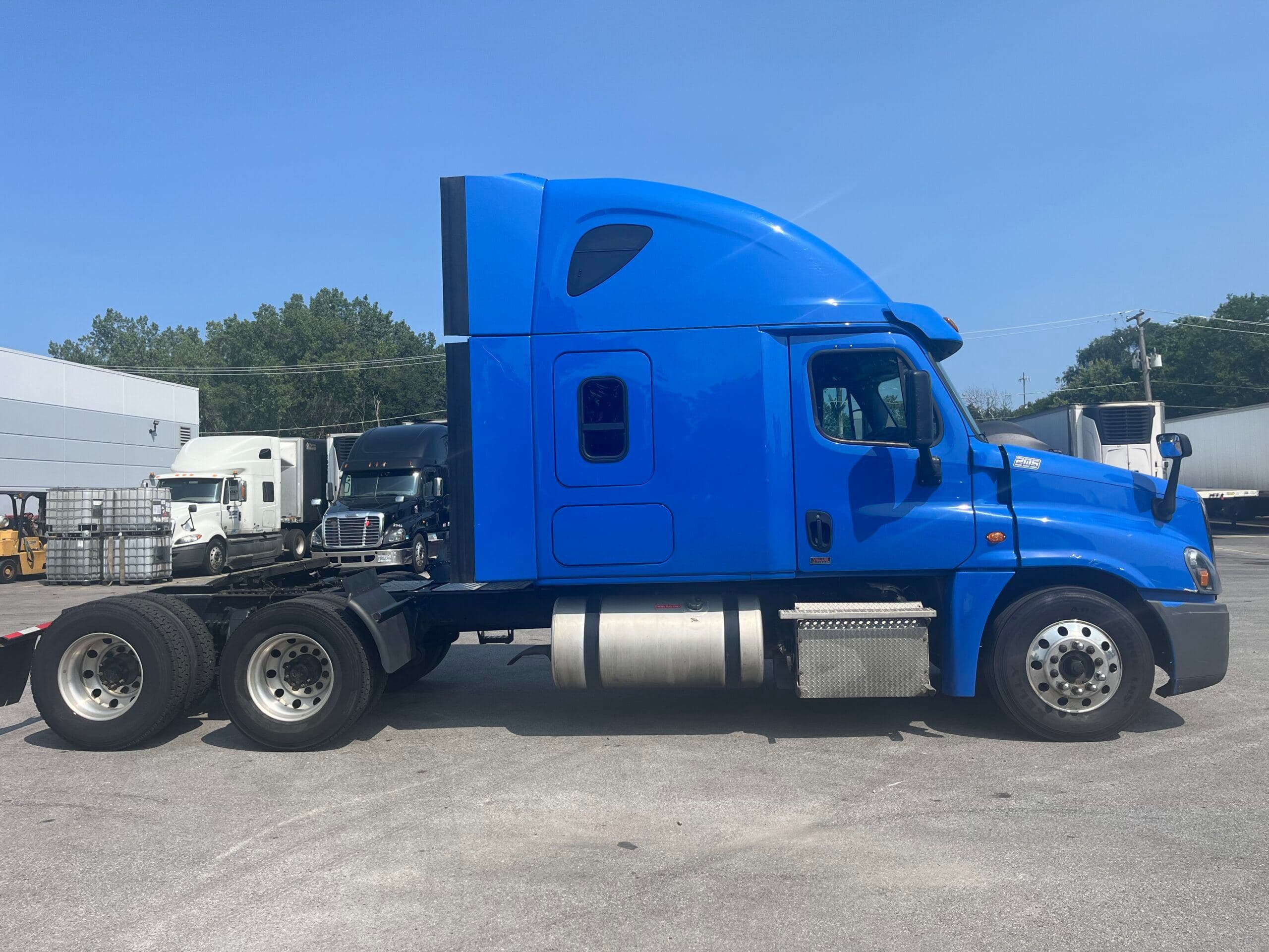 2017 Freightliner Cascadia 125 image 3