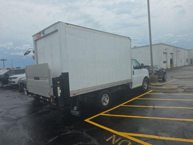 2020 Chevrolet Express 3500 Work Van Cutaway image 3