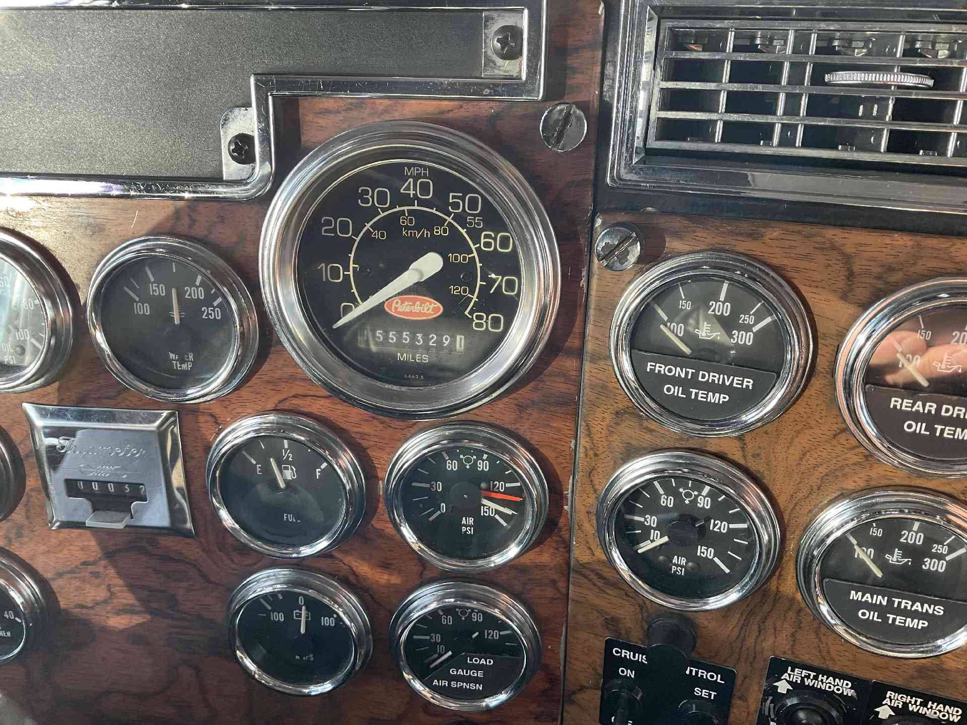 2000 Peterbilt 379 image 5