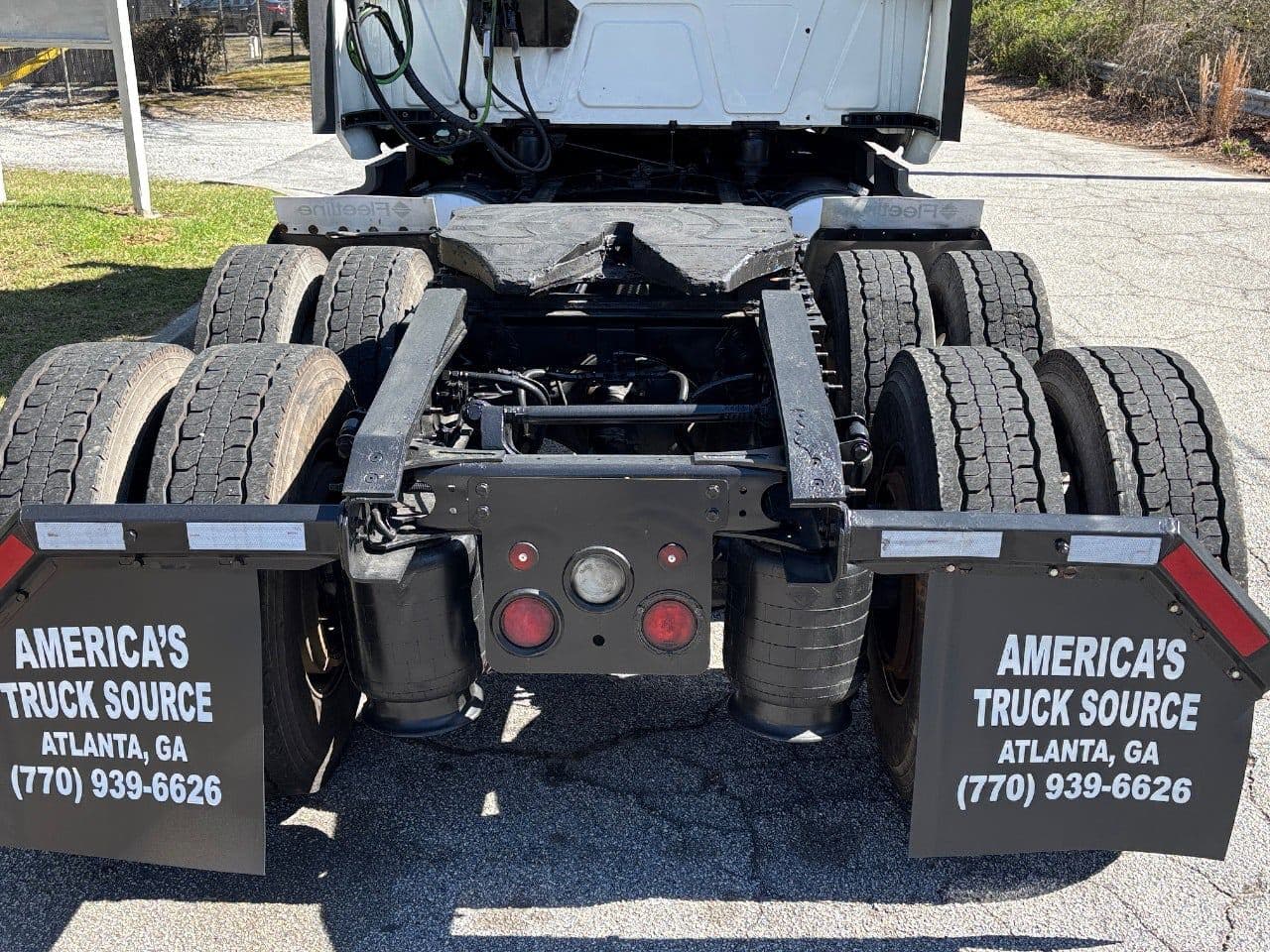 2018 International LT625 image 10