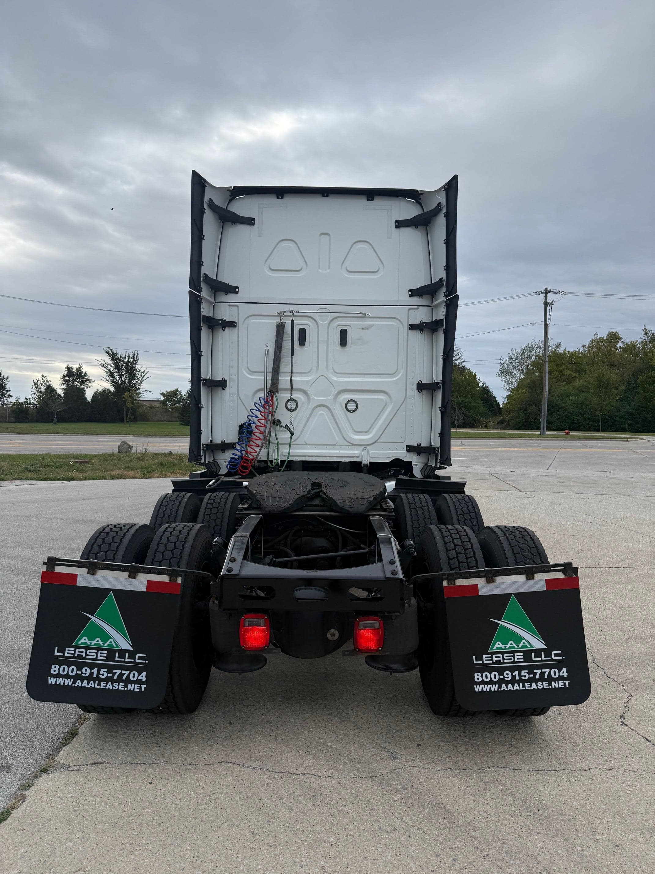 2023 Freightliner Cascadia image 6