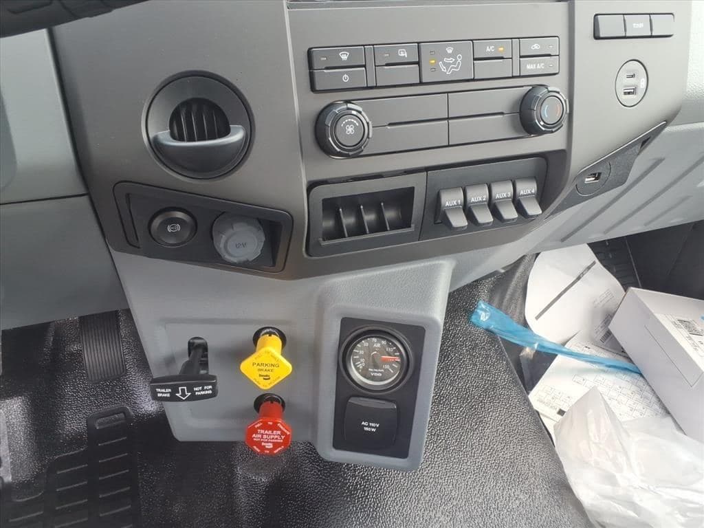 2027 Ford F750 SD image 11