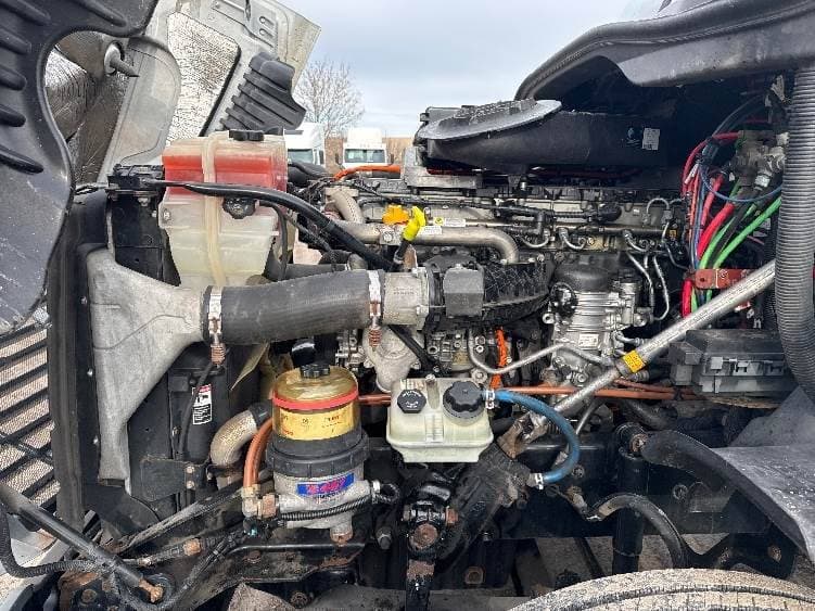 2018 Freightliner Cascadia image 2