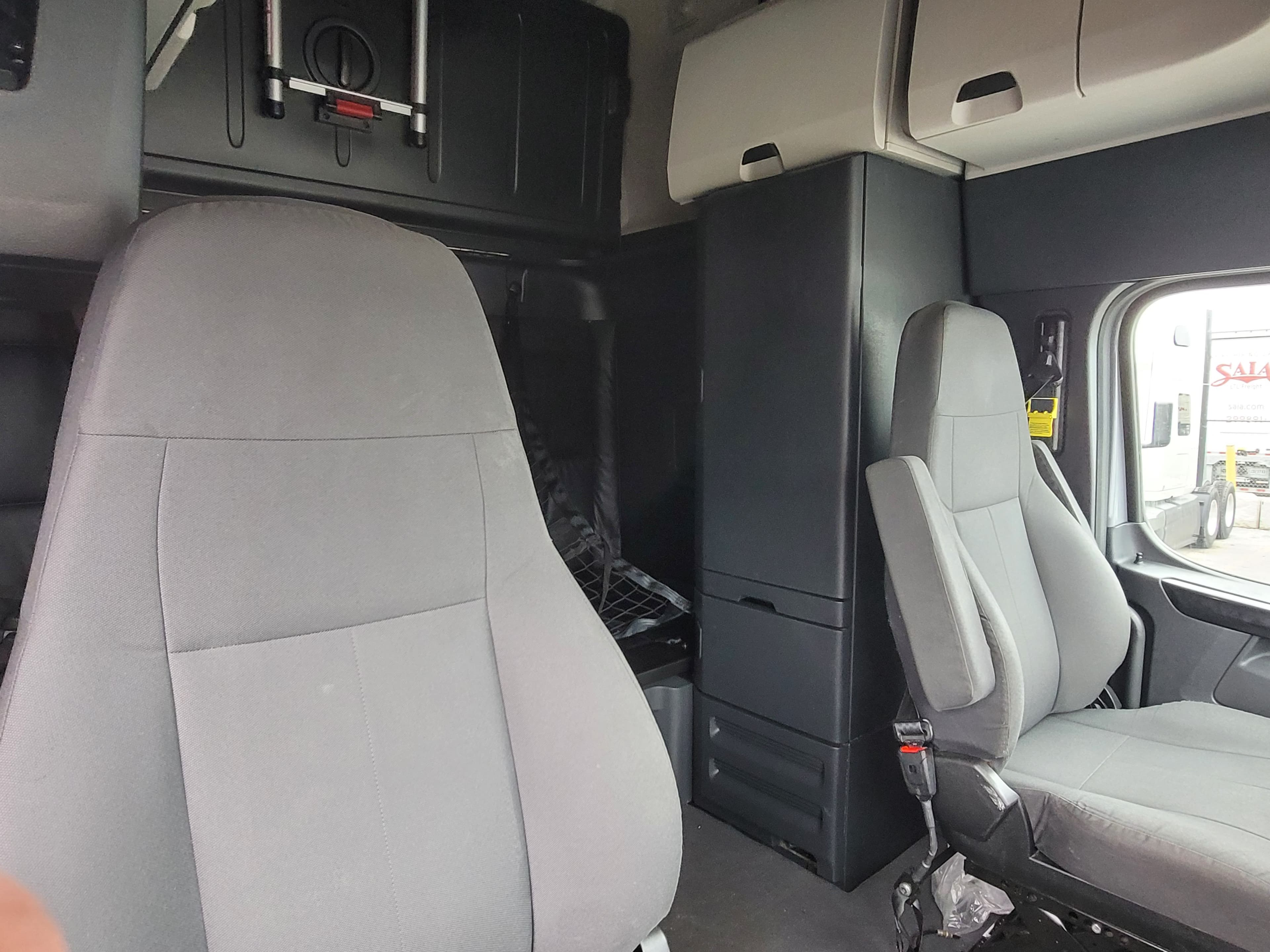 2023 Freightliner Cascadia 126 image 9