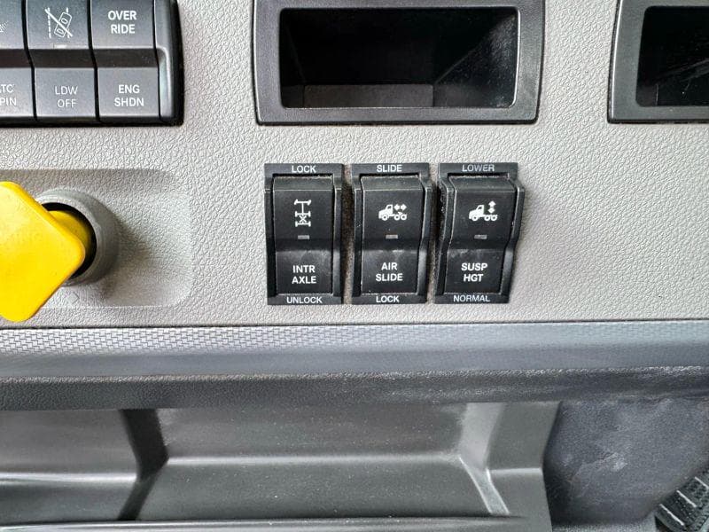 2018 Freightliner Cascadia image 13