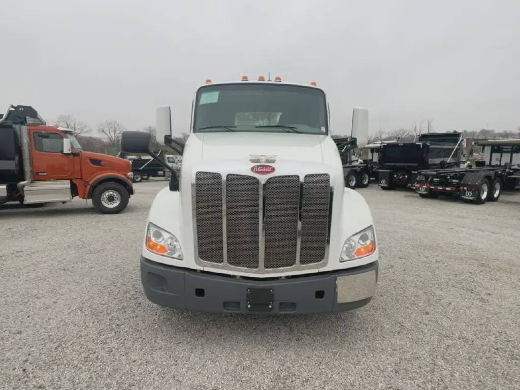 2022 Peterbilt 579 image 4