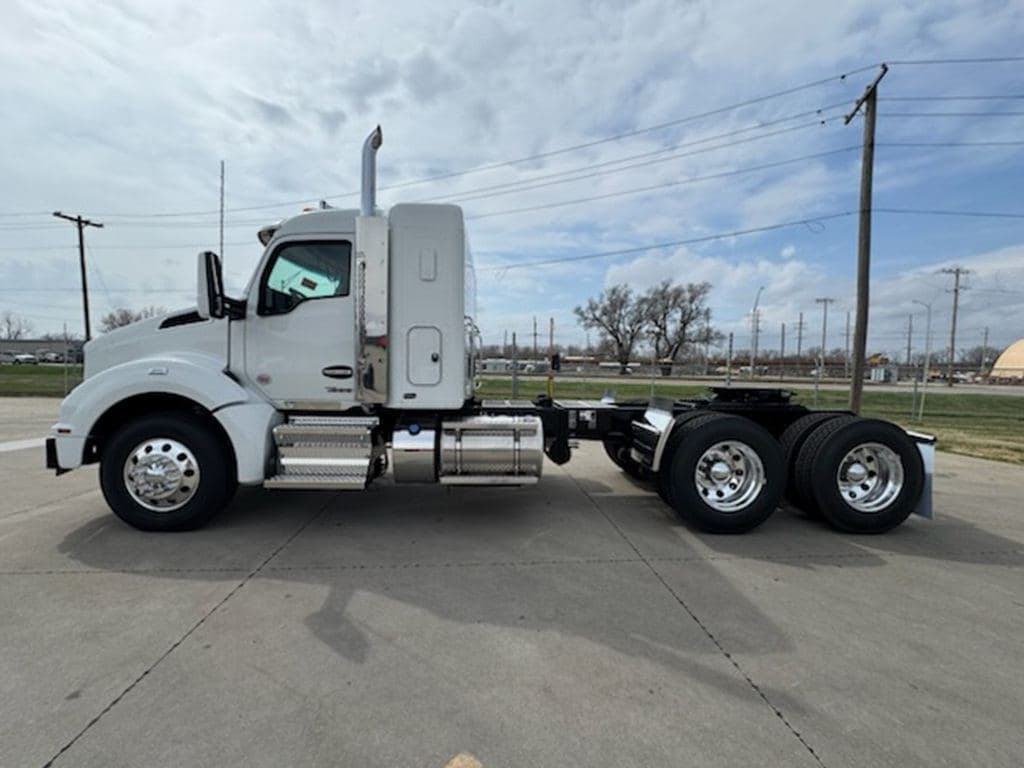 New 2027 KENWORTH T880 image 16