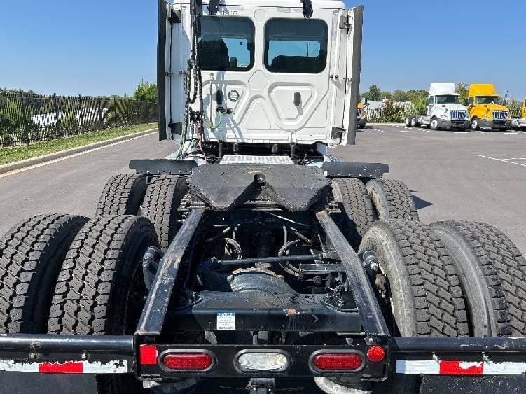 2021 Freightliner Cascadia image 8