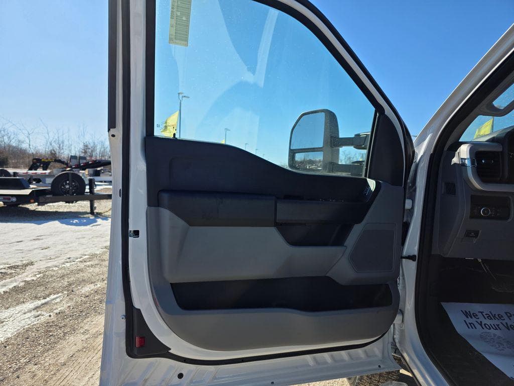 2026 Ford F-550SD XL Service Utility Body image 22