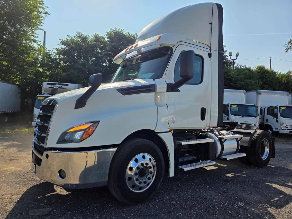 2019 Freightliner Cascadia image 1