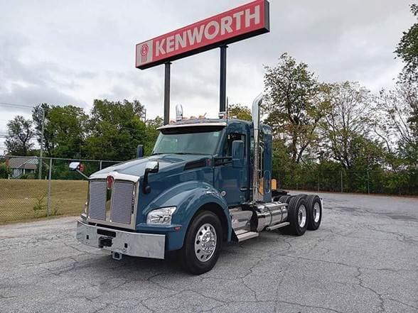 2025 Kenworth T880 image 1