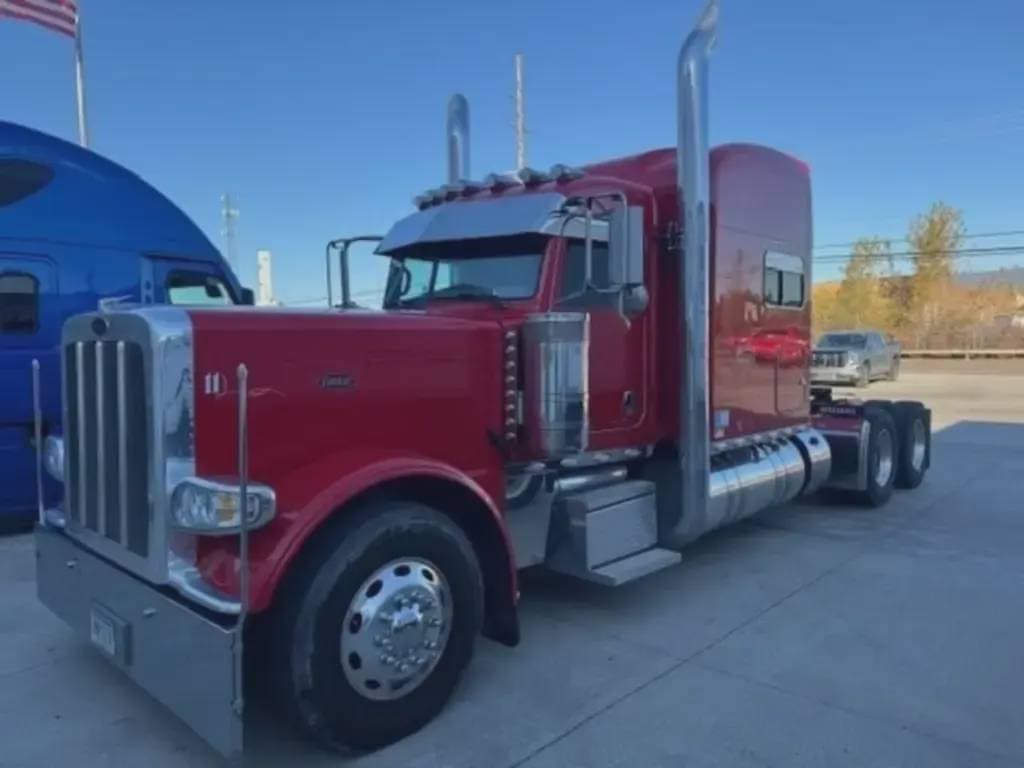 2022 Peterbilt 389 image 2