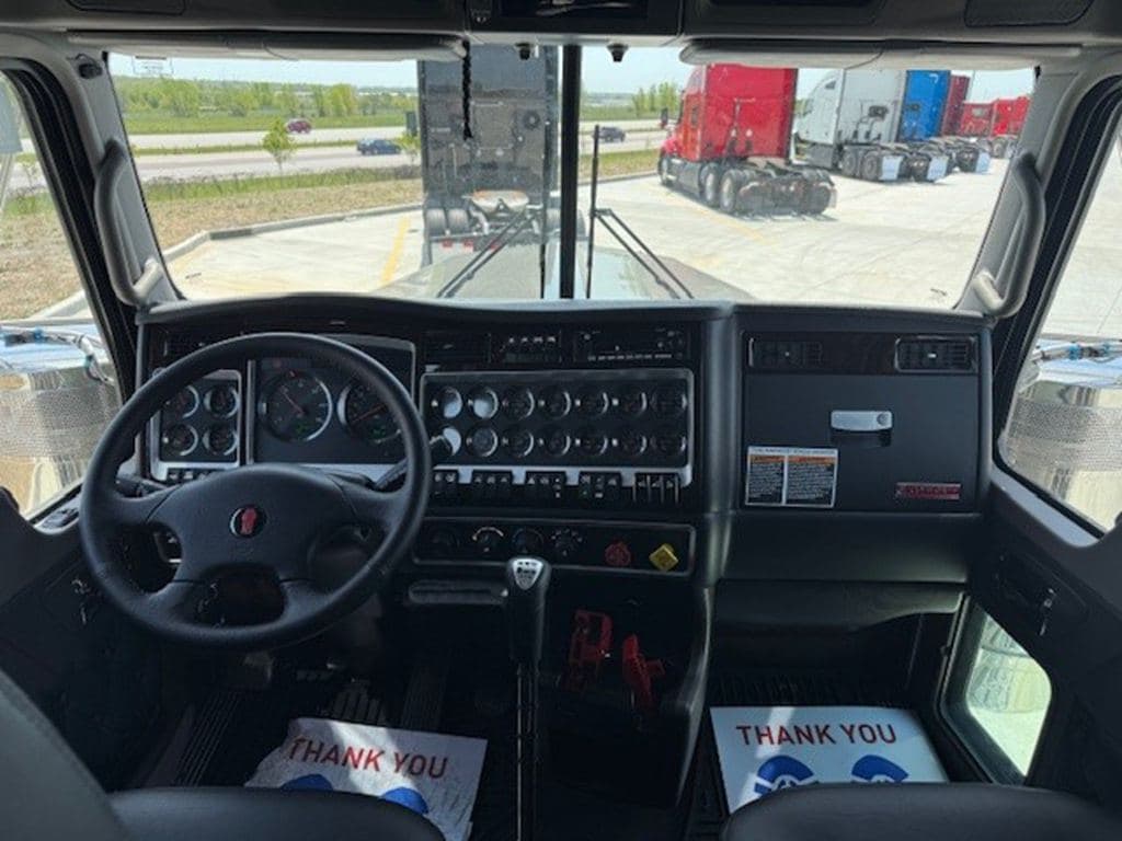 New 2027 KENWORTH W900L image 3