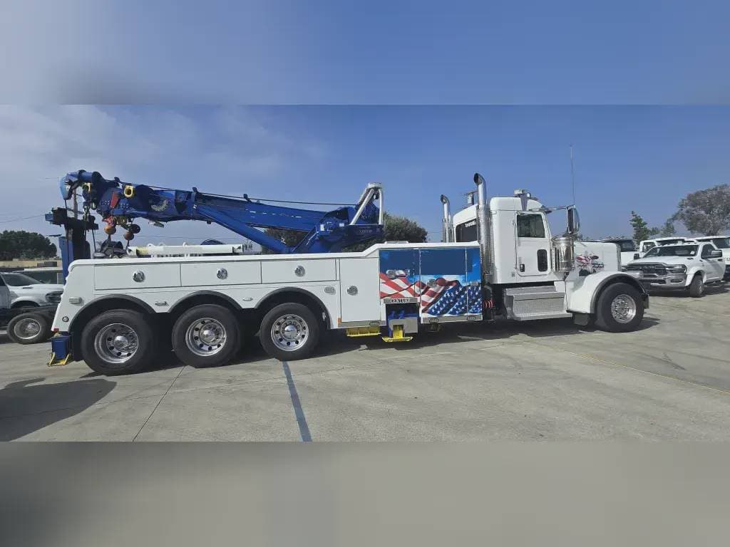 2022 Peterbilt 389 image 2