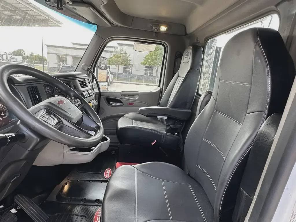 2022 Peterbilt 567 image 5