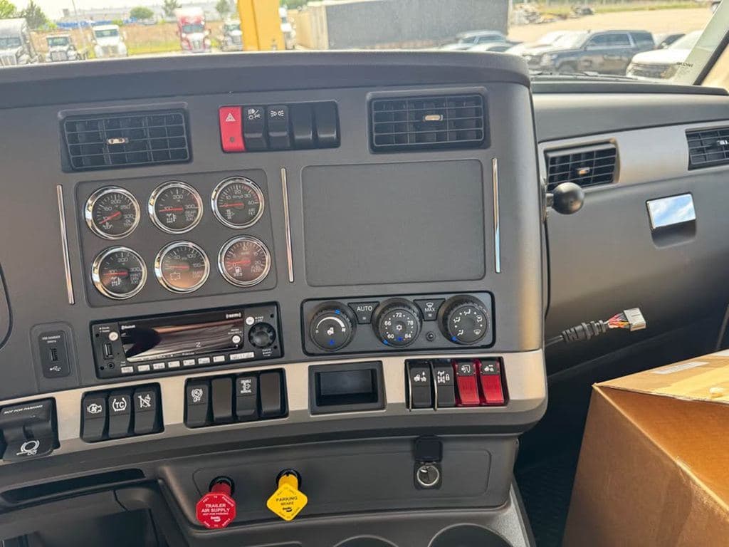 New 2027 KENWORTH T680 image 9