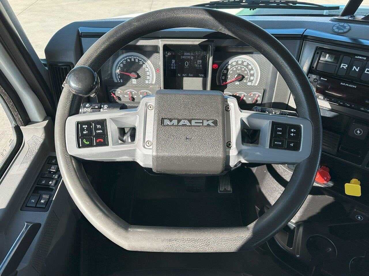 Used 2022 MACK ANTHEM Conventional - Day Cab  image 13