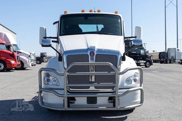2021 Kenworth T680 image 2