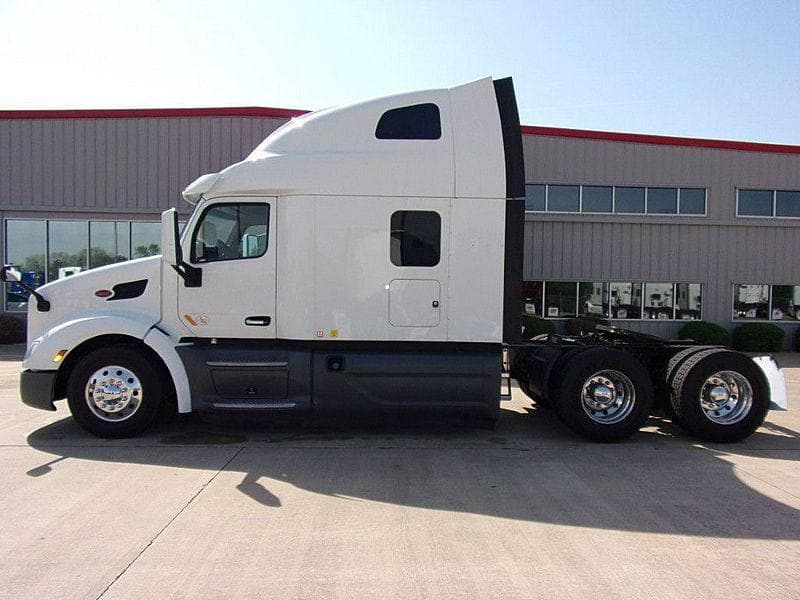 2021 Peterbilt 579 image 4