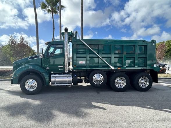 2026 Kenworth T880 image 2