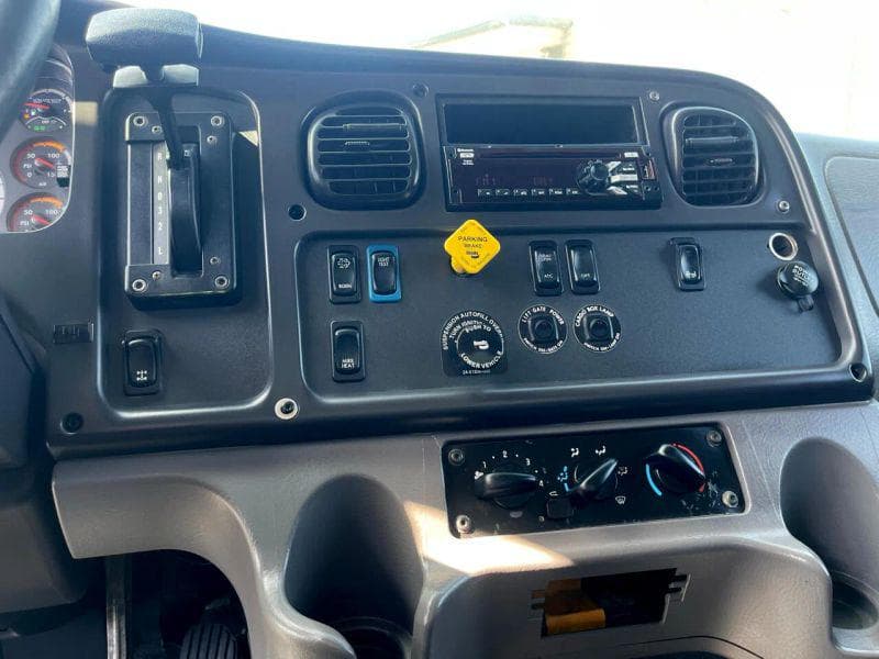 2018 Freightliner Cascadia 125 image 14