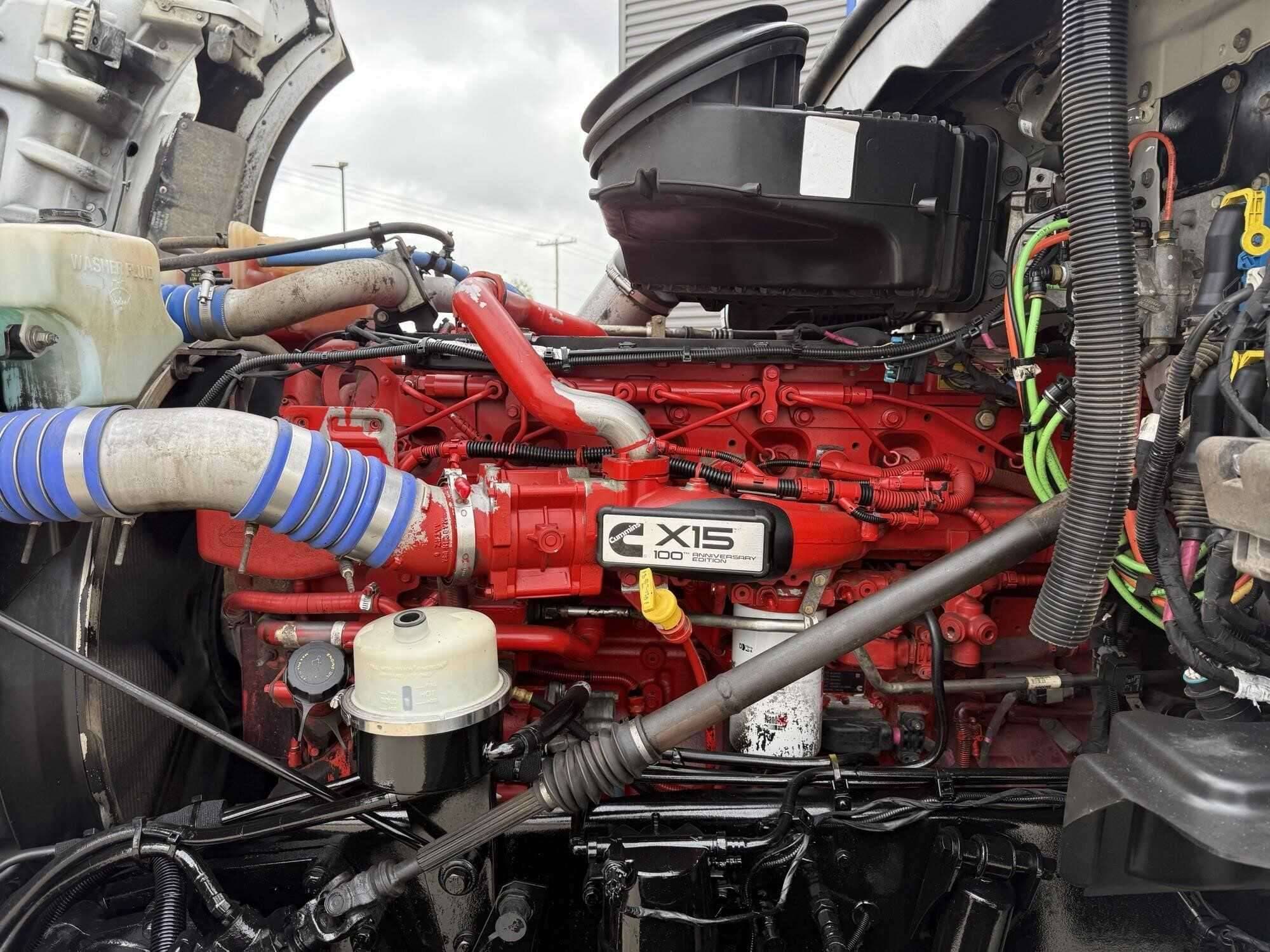 2020 Kenworth T880 image 12