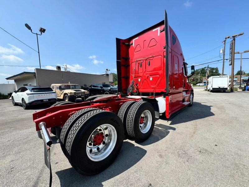 2023 Freightliner Cascadia image 7