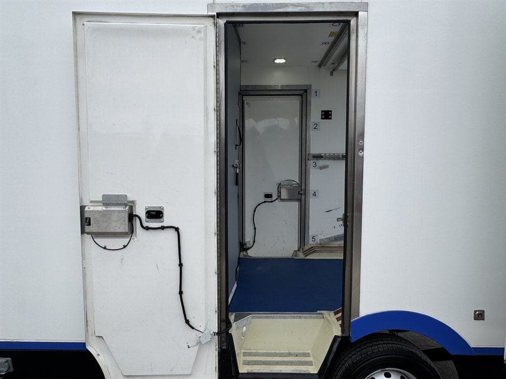 2023 Ford Transit T-350 image 18