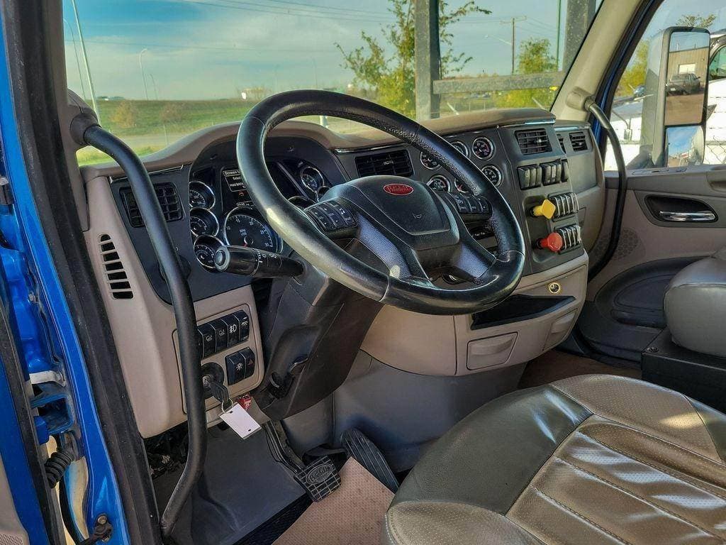 2020 Peterbilt 579 image 4