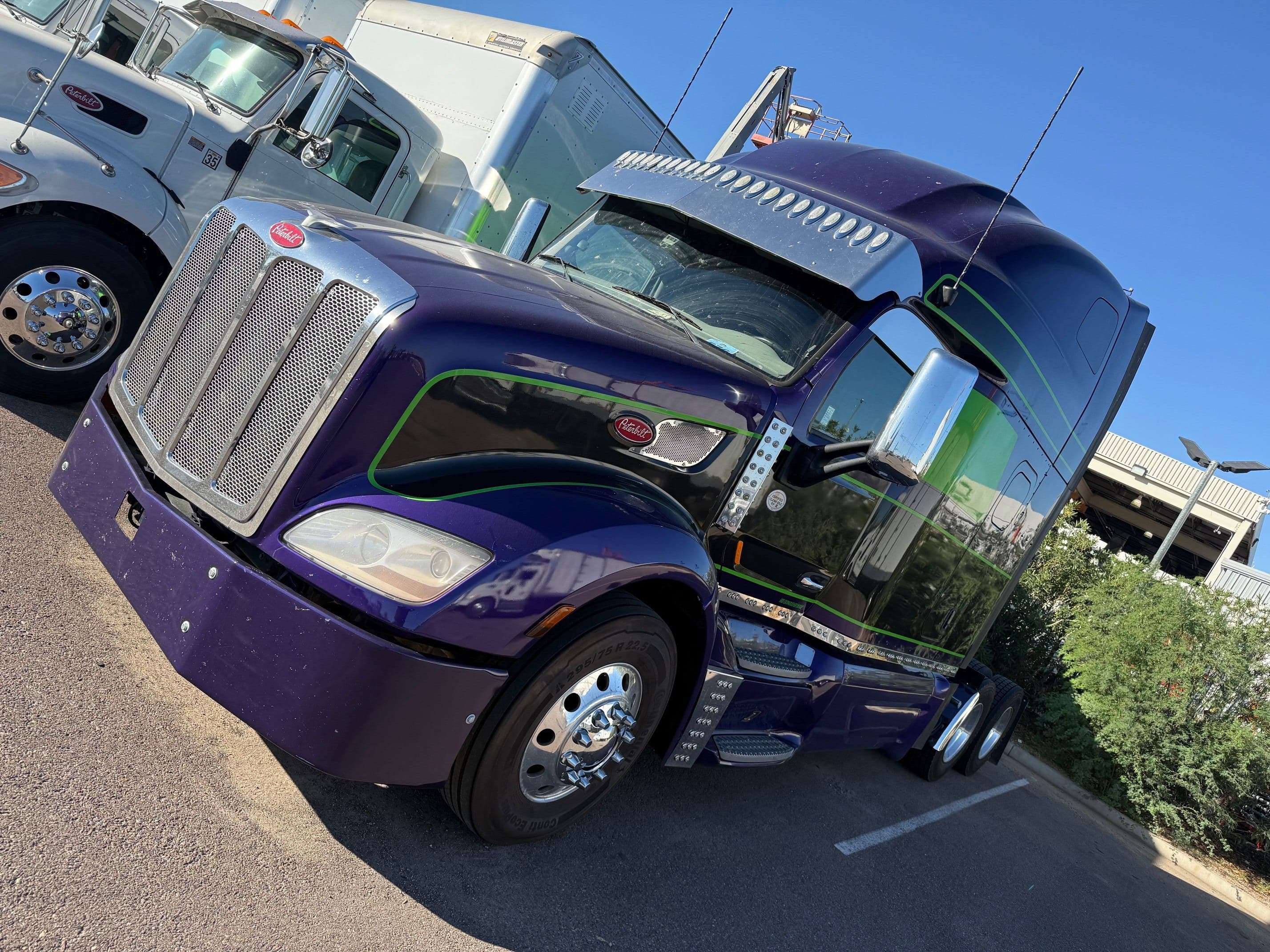 2020 Peterbilt 579 image 1