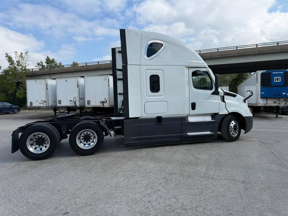 2021 Freightliner Cascadia image 5