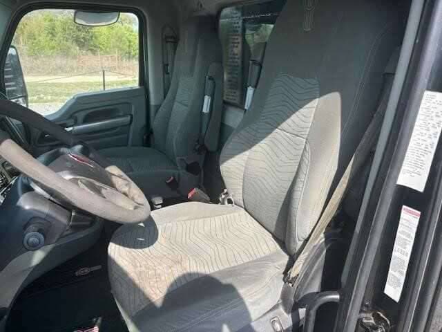 2016 Kenworth T880 image 10