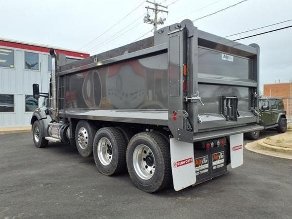 2025 Kenworth T880 image 10