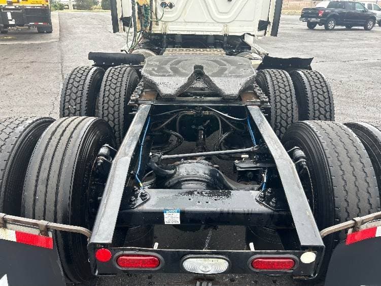 2021 Freightliner Cascadia image 9